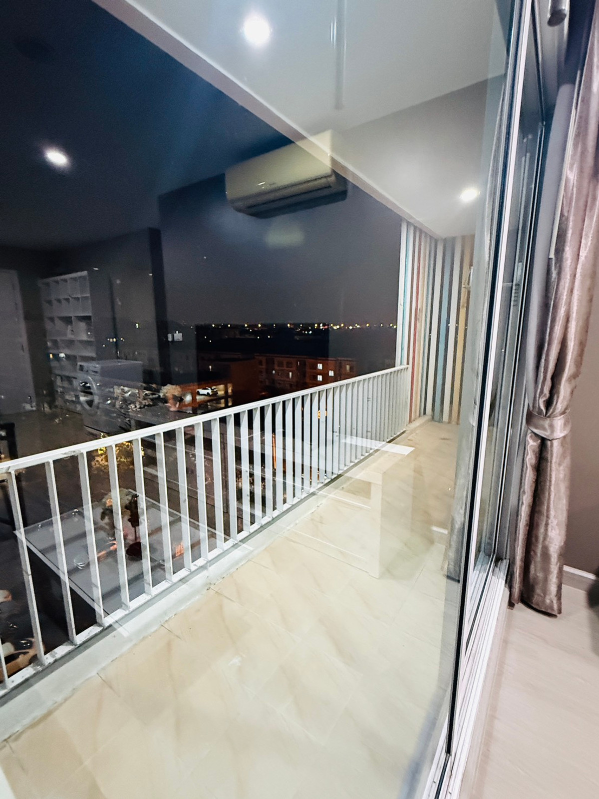 ให้เช่าคอนโดลาดพร้าว101 แฮปปี้แลนด์ :  ให้เช่า Happy condo ลาดพร้าว 101ขนาด 90.40 ตรม. ชั้น 7  ตึก South  วิวเมือง  MRT ลาดพร้าว 101