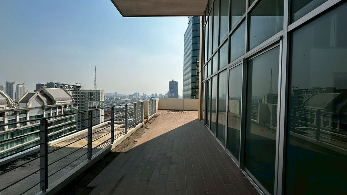 ขายคอนโดพระราม 9 เพชรบุรีตัดใหม่ RCA : 🏢 (ขาย) Penthouse ใจกลางอโศก ✨วิว Panoramic  ❤️💙 My Resort Bangkok 🚅 350 ม. MRT เพชรบุรี 💰 ราคาเพียง 19 ล้านบาท