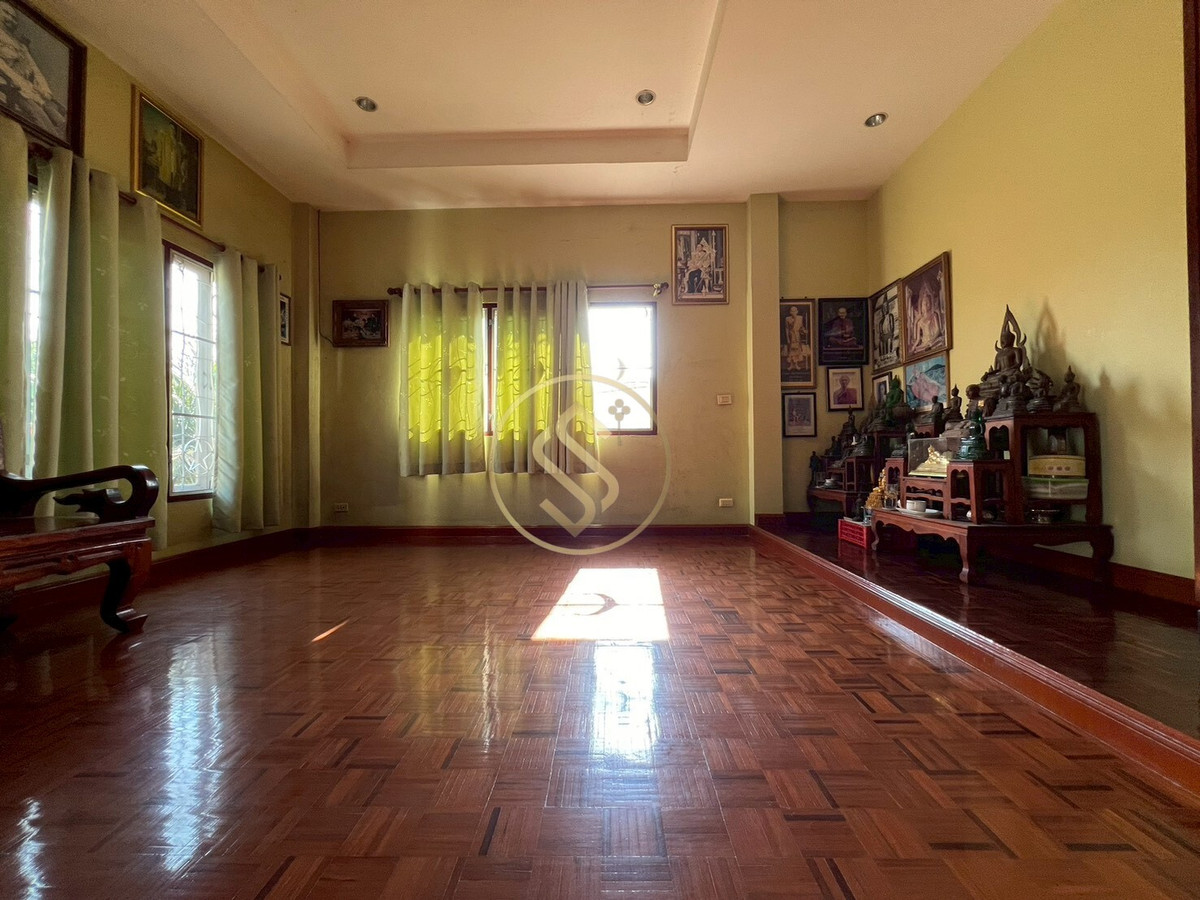 For SaleHouseChai Nat : Urgent sale, Baan Suan Som O, a fertile vacation home in Sankhaburi District. Chainat Province 4 rai 1 ngan, no flooding.