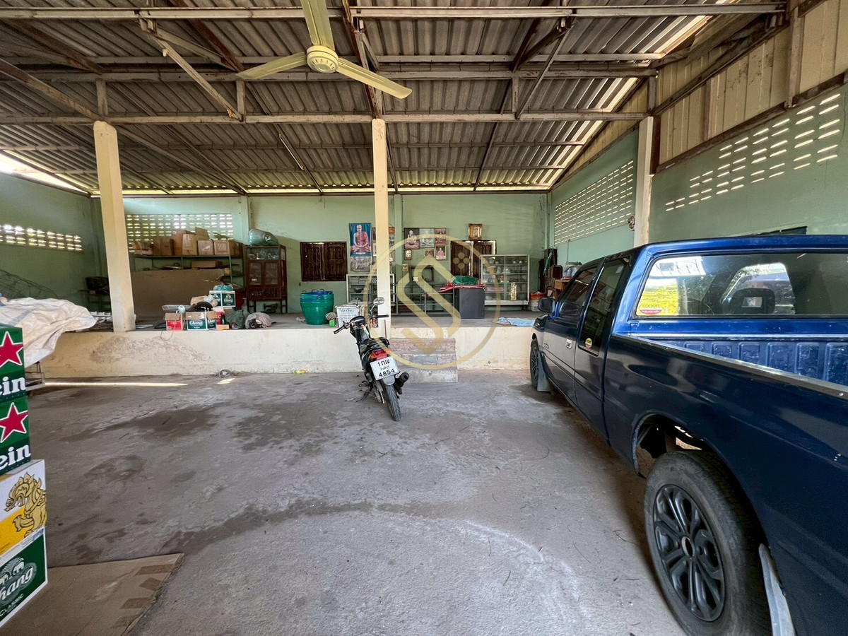 For SaleHouseChai Nat : Urgent sale, Baan Suan Som O, a fertile vacation home in Sankhaburi District. Chainat Province 4 rai 1 ngan, no flooding.