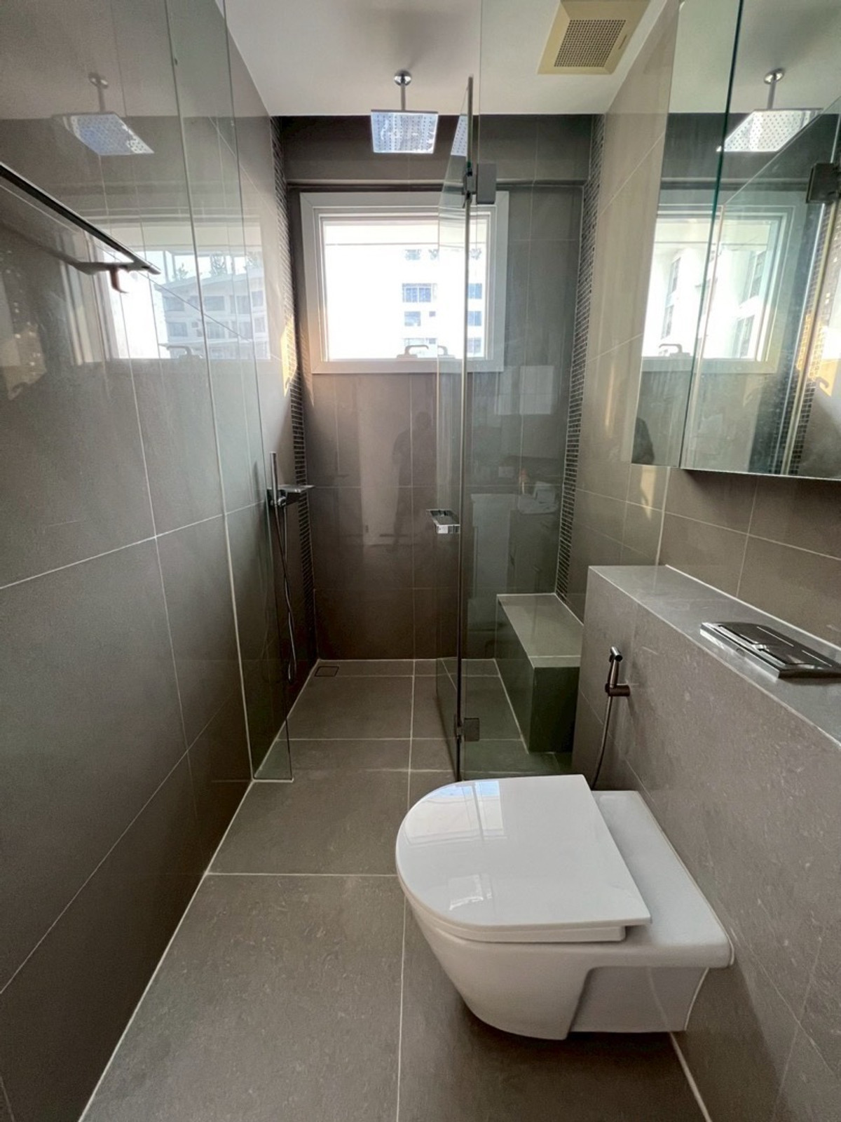 For RentCondoLadprao, Central Ladprao : 🔥For Rent Now🔥 The Saint Residences, Corner Unit, High Floor with Beautiful View, Fully Furnished, Ready to Move In, Near MRT Phahonyothin