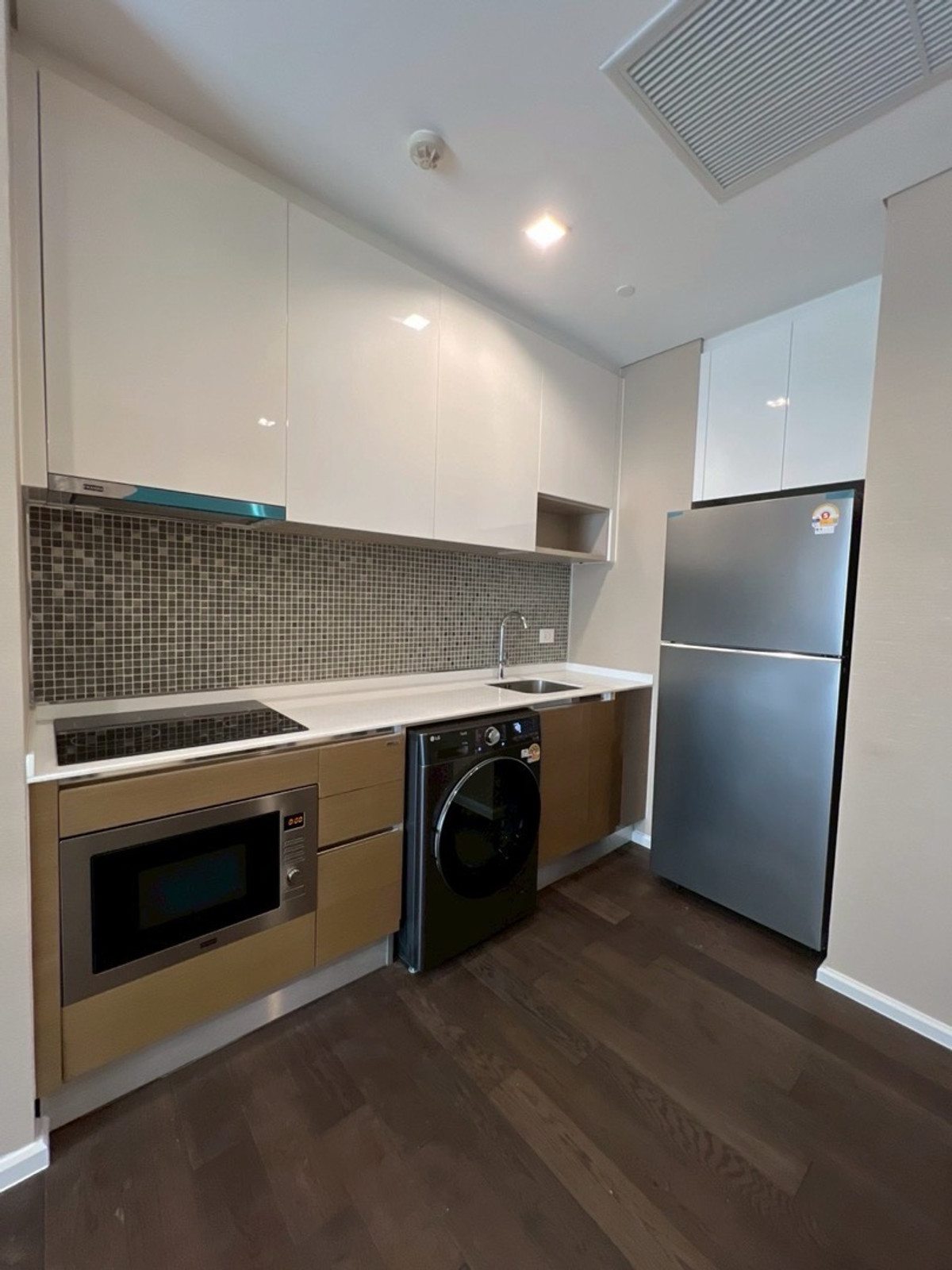 For RentCondoLadprao, Central Ladprao : 🔥For Rent Now🔥 The Saint Residences, Corner Unit, High Floor with Beautiful View, Fully Furnished, Ready to Move In, Near MRT Phahonyothin