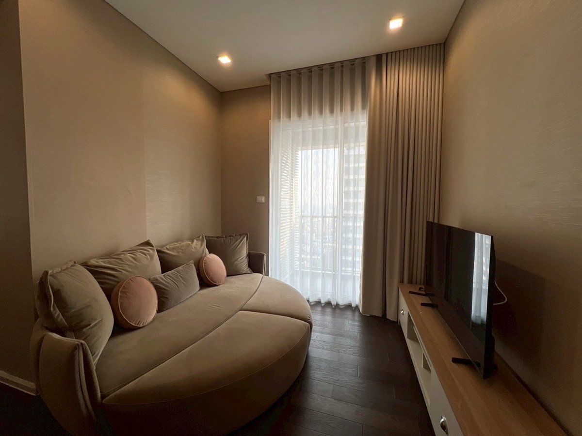 For RentCondoLadprao, Central Ladprao : 🔥For Rent Now🔥 The Saint Residences, Corner Unit, High Floor with Beautiful View, Fully Furnished, Ready to Move In, Near MRT Phahonyothin