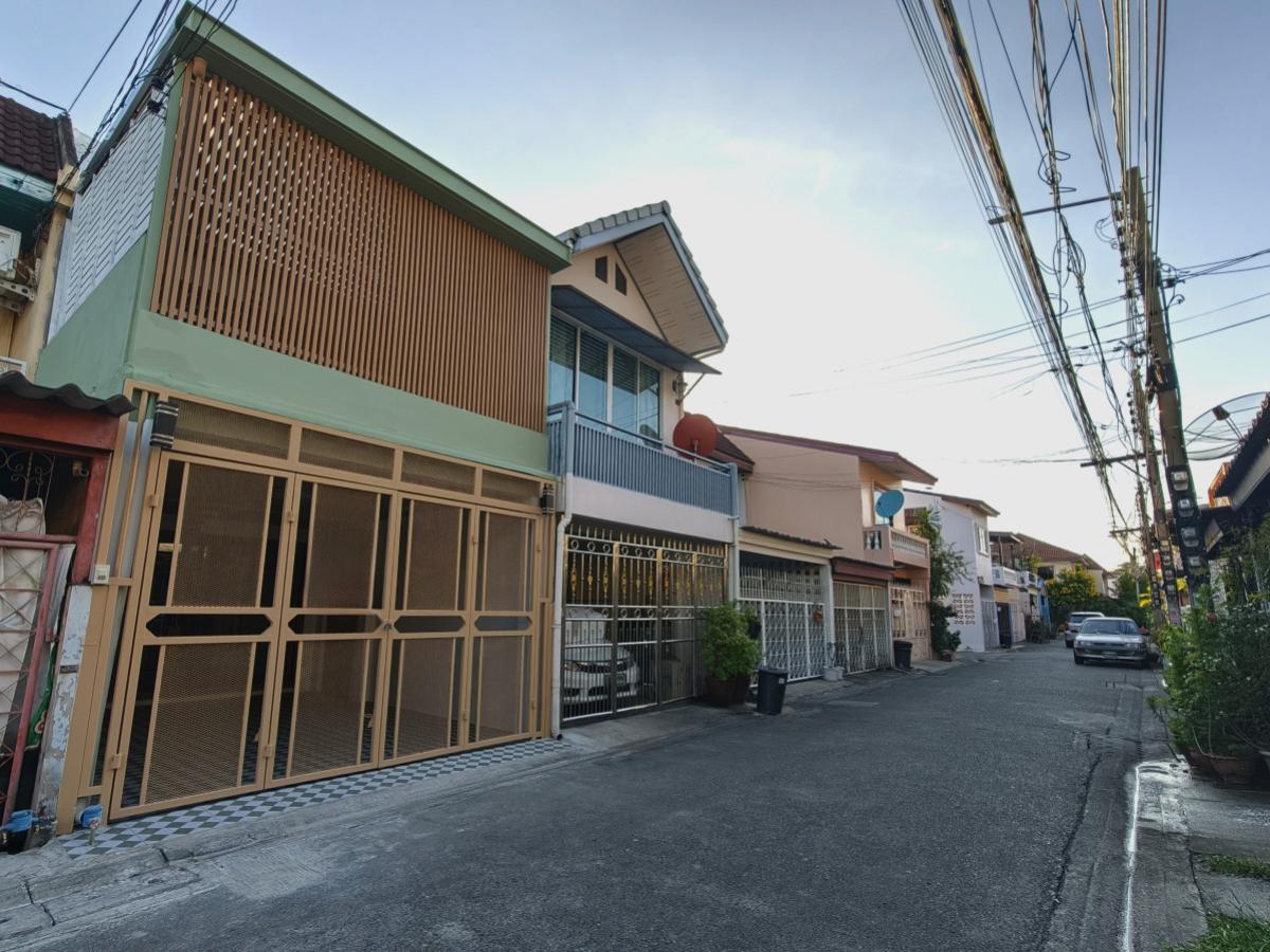 ขายทาวน์โฮมโชคชัย4 ลาดพร้าว71 : ขายทาวน์เฮ้าส์ ลาดพร้าว 63 รีโนเวทใหม่ วังทองหลาง เขต วังทองหลาง กรุงเทพ CX-142750