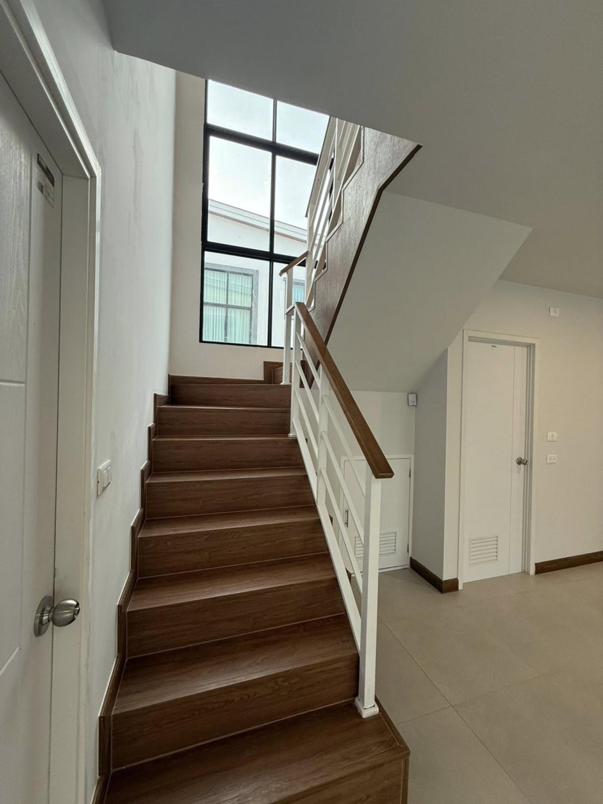 ขายบ้านลาดกระบัง สุวรรณภูมิ : ขายบ้าน  วี ทู อ่อนนุช-พระราม 9 รีโนเวทใหม่ ARL-บ้านทับช้าง ประเวศ เขต ประเวศ กรุงเทพ CX-142811