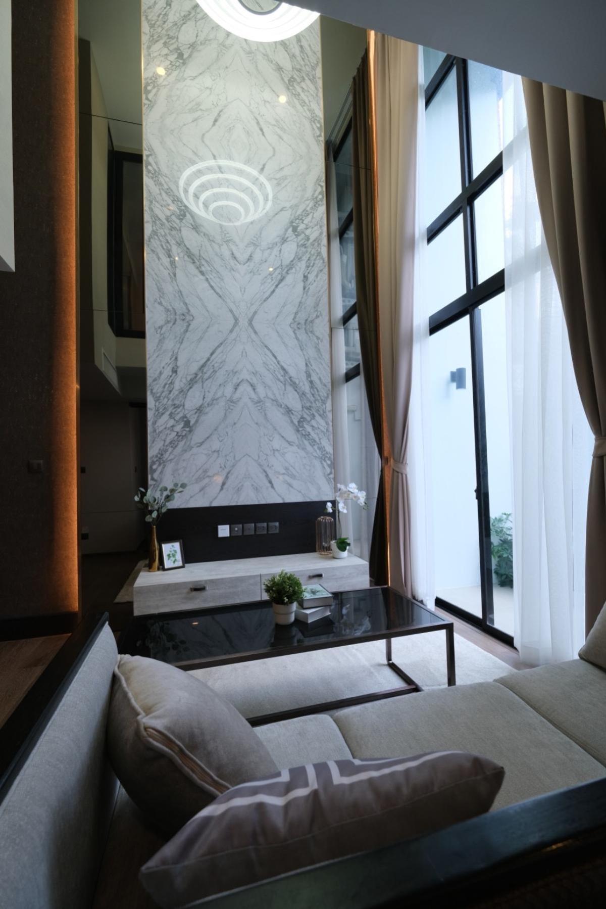 ขายคอนโดวิทยุ ชิดลม หลังสวน : ขายคอนโด  ณ วรา เรสซิเดนซ์ BTS-ชิดลม ลุมพินี เขต ปทุมวัน กรุงเทพ CX-14403