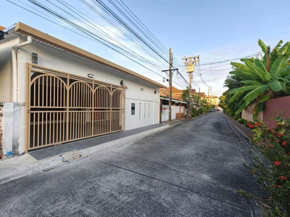 ขายบ้านเกษตร นวมินทร์ ลาดปลาเค้า : บ้านแฝด บ้านรีโนเวท นวมินทร์ 109 แยก 3 ชั้นเดียว เลียบด่วนรามอินทรา บึงกุ่ม กรุงเทพ CX-142482