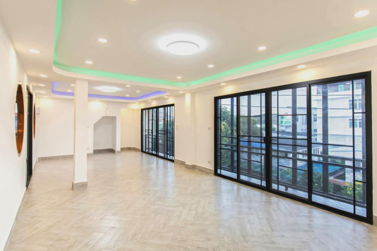 ขายสำนักงานรัชดา ห้วยขวาง : สำนักงาน 20 มิถุนา ห้วยขวาง รีโนเวทใหม่ วิวสวย หน้ากว้าง สามเสนนอก ห้วยขวาง กรุงเทพ CX-142449