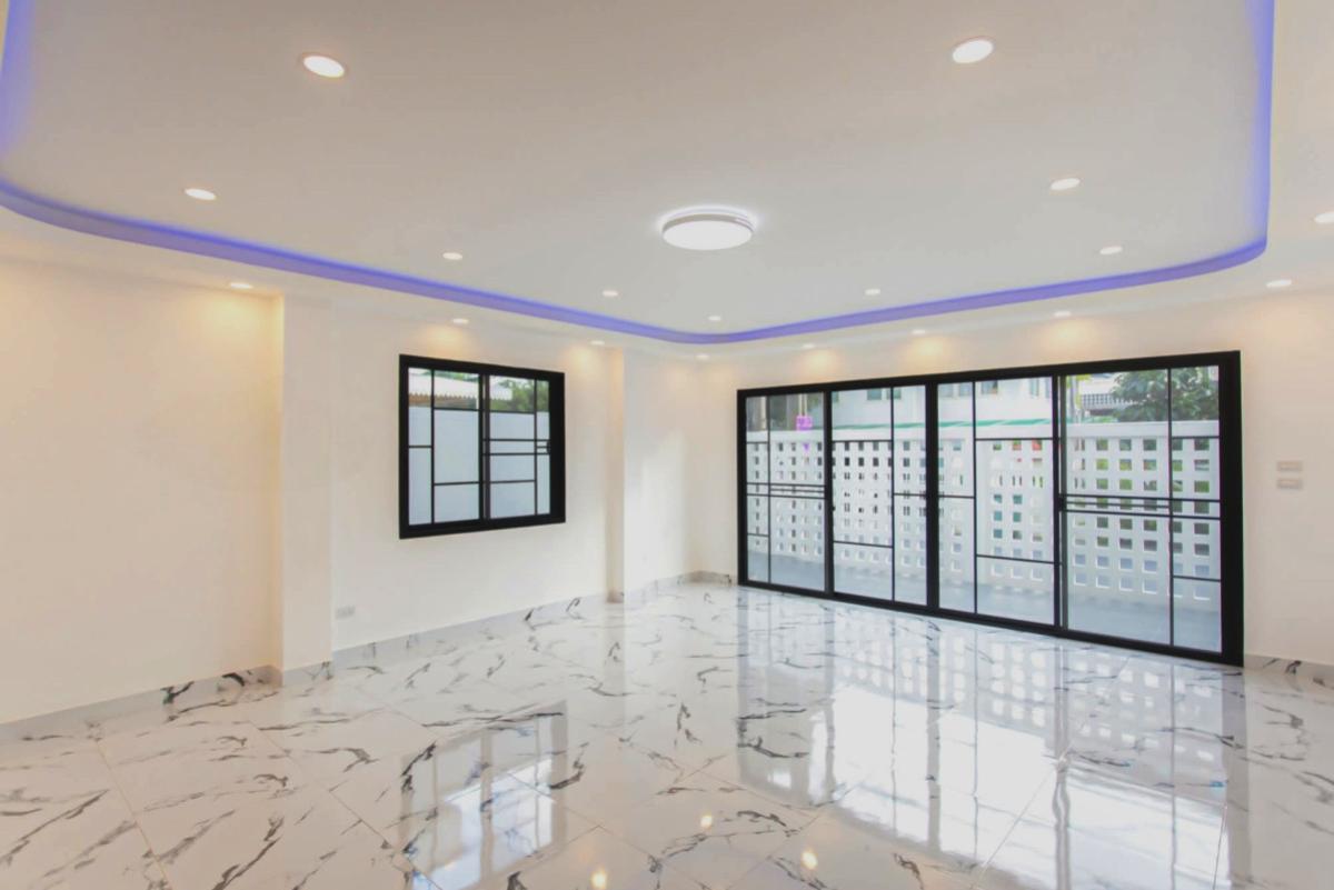 ขายสำนักงานรัชดา ห้วยขวาง : สำนักงาน 20 มิถุนา ห้วยขวาง รีโนเวทใหม่ วิวสวย หน้ากว้าง สามเสนนอก ห้วยขวาง กรุงเทพ CX-142449