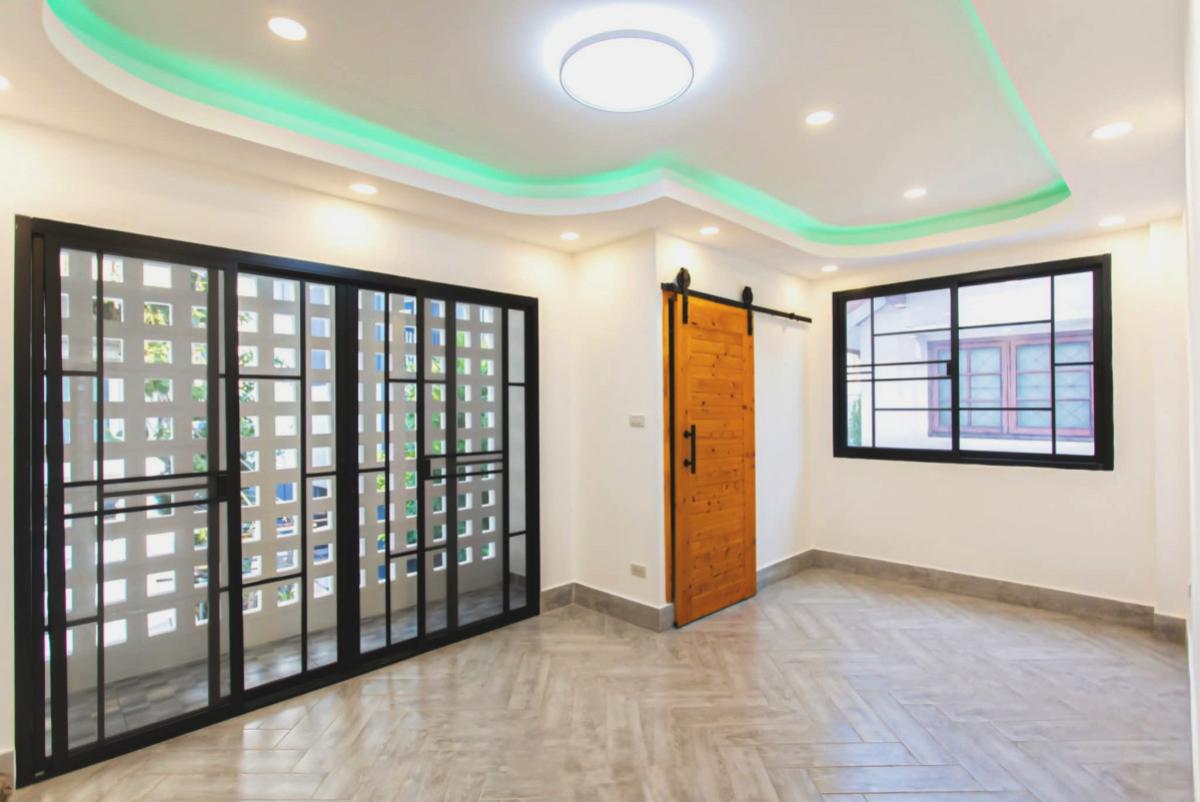 ขายสำนักงานรัชดา ห้วยขวาง : สำนักงาน 20 มิถุนา ห้วยขวาง รีโนเวทใหม่ วิวสวย หน้ากว้าง สามเสนนอก ห้วยขวาง กรุงเทพ CX-142449