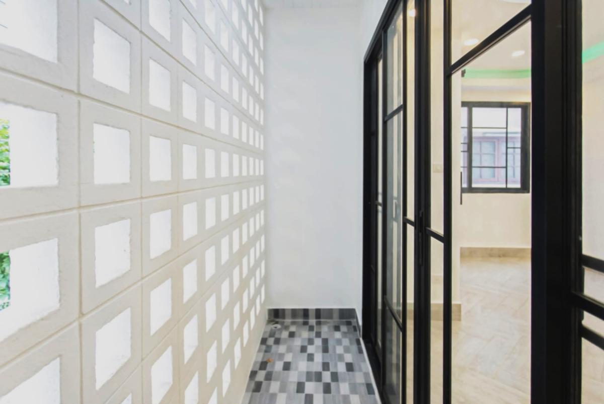 ขายสำนักงานรัชดา ห้วยขวาง : สำนักงาน 20 มิถุนา ห้วยขวาง รีโนเวทใหม่ วิวสวย หน้ากว้าง สามเสนนอก ห้วยขวาง กรุงเทพ CX-142449