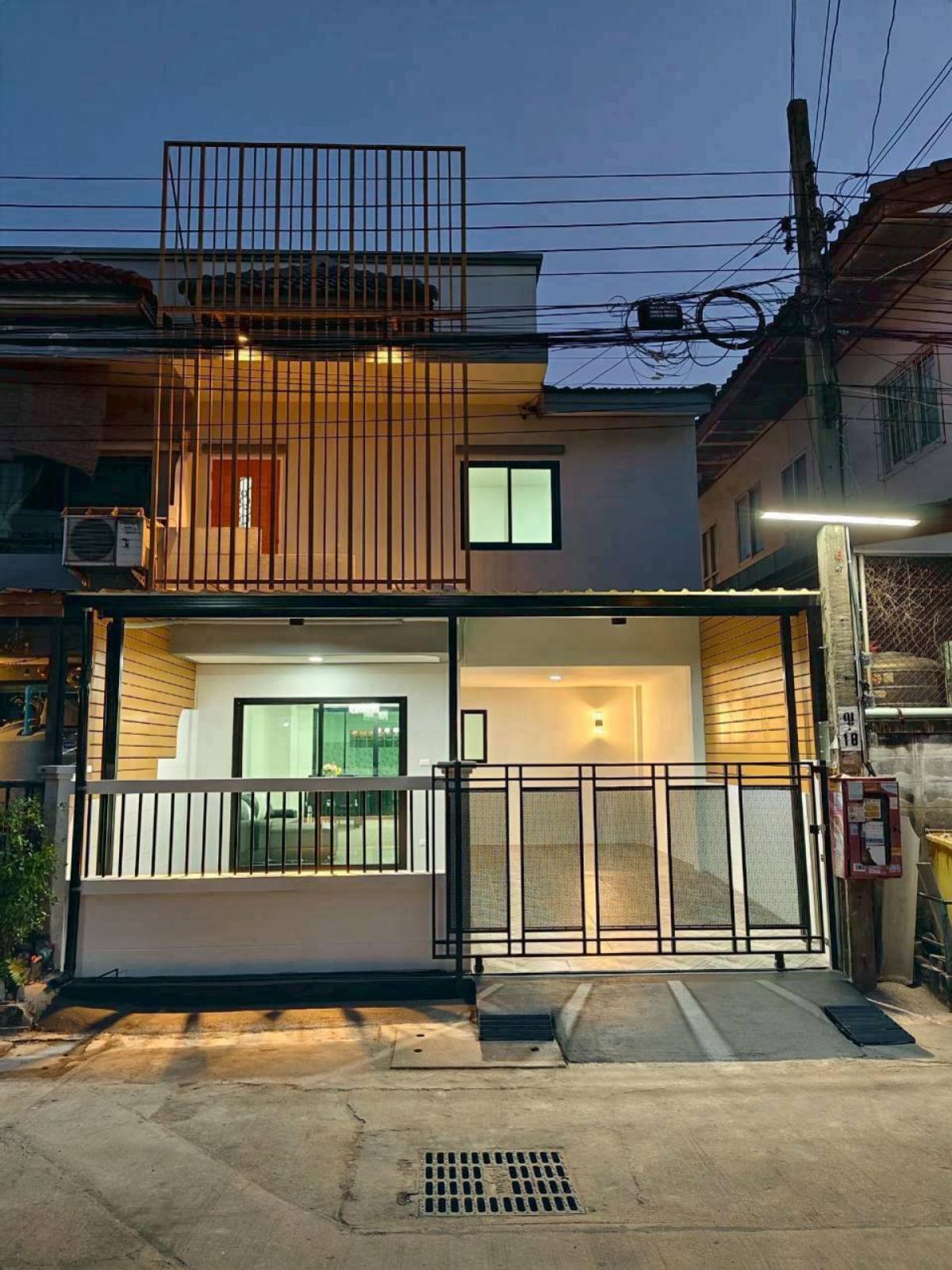 ขายทาวน์โฮมนนทบุรี บางใหญ่ บางบัวทอง : ขายทาวน์เฮ้าส์/ทาวน์โฮม  บ้าน จันทริน หน้ากว้าง รีโนเวทใหม่ บางรักน้อย เมืองนนทบุรี นนทบุรี CX-142514