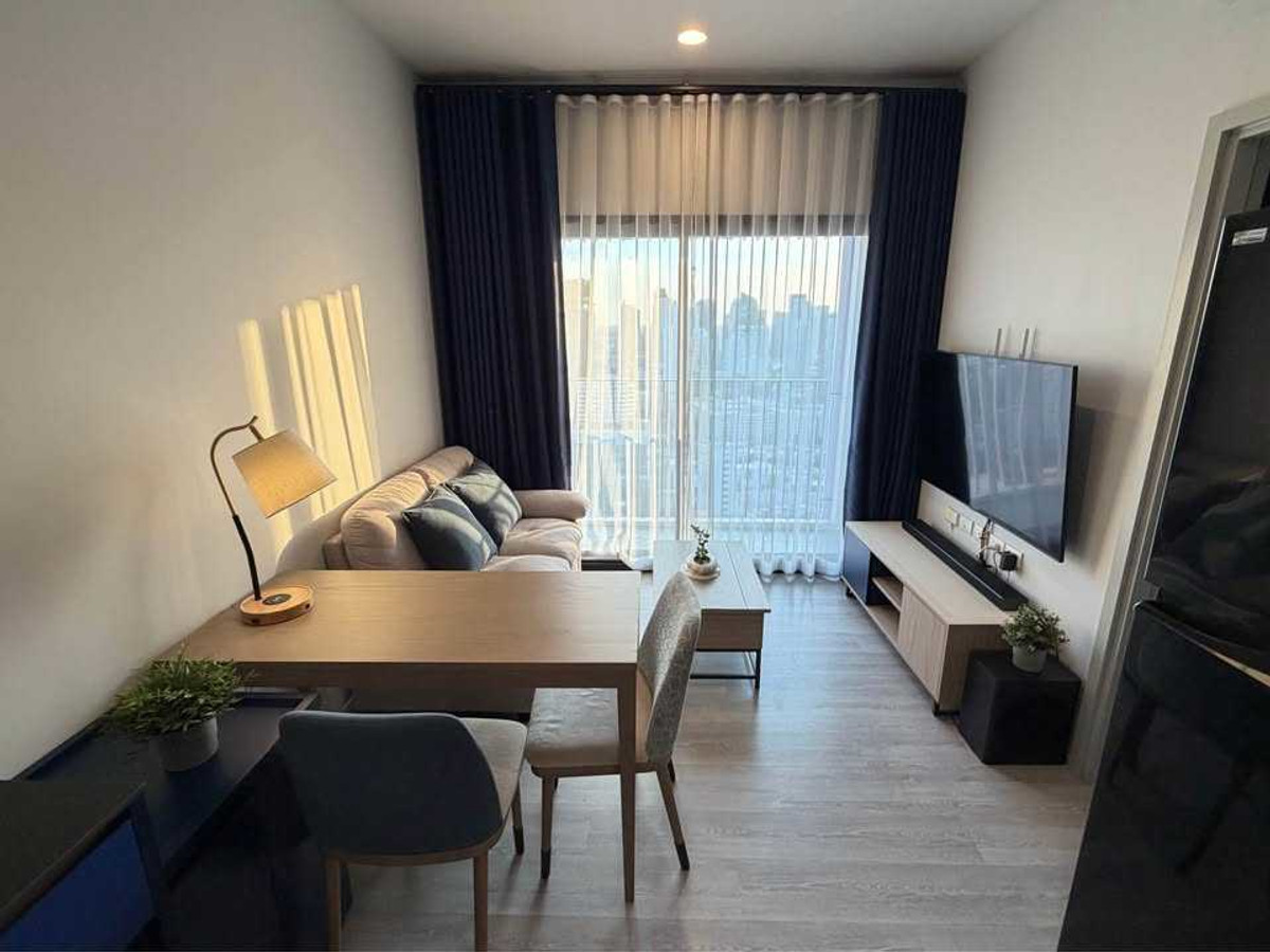 For RentCondoSukhumvit, Asoke, Thonglor : Condo XT Ekkamai, convenient travel, near BTS, there is a shuttle, beautiful room, fully furnished, ready to move in!!