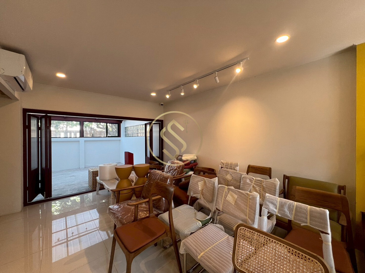 ขายทาวน์โฮมอารีย์ อนุสาวรีย์ : ขายด่วนบ้านทาวน์โฮมสวย 3 ชั้น สภาพดีพร้อมเข้าอยู่ ใจกลางอารีย์ ในซอยอารีย์สัมพันธ์ 1 ใกล้ BTS อารีย์