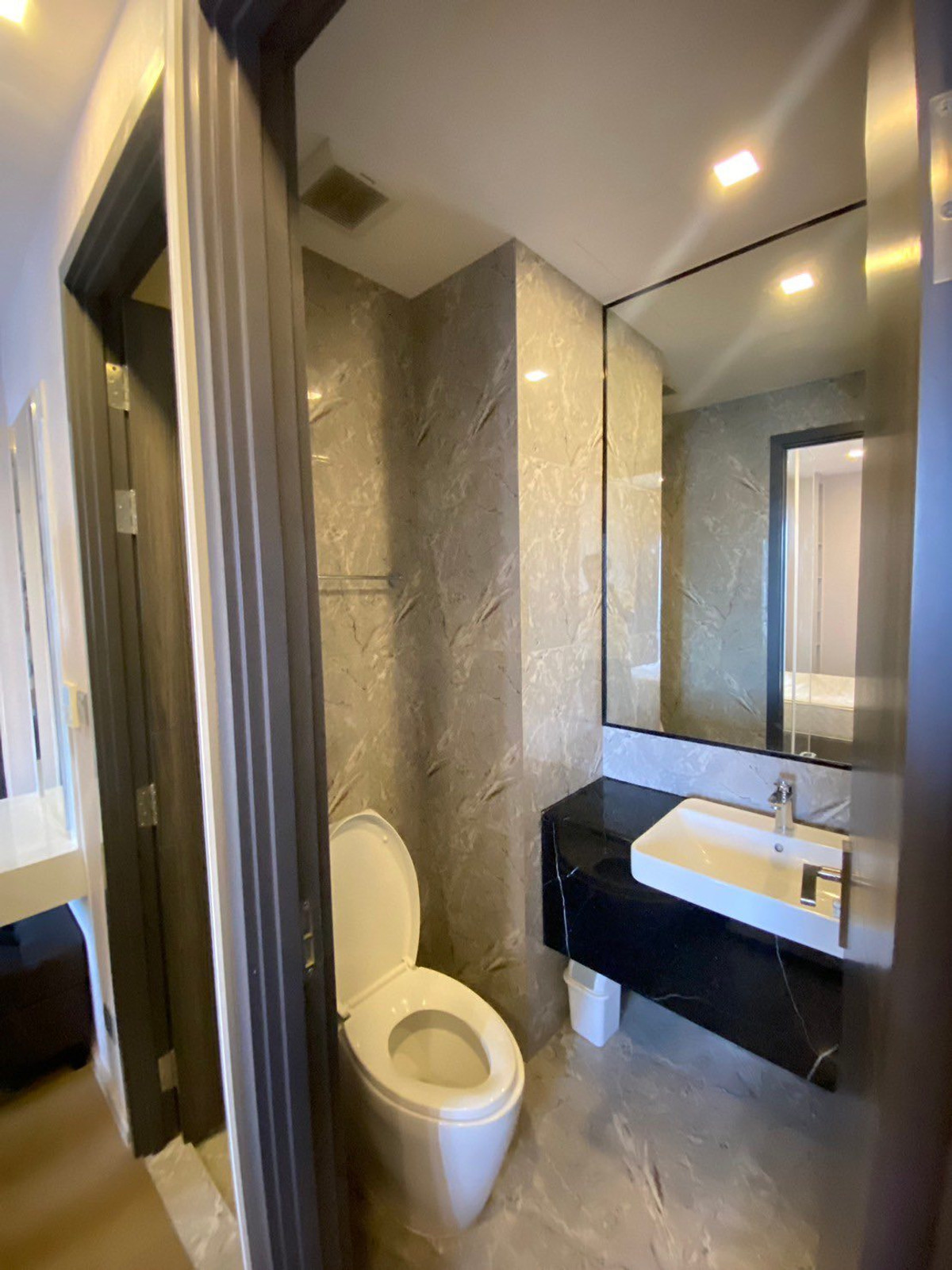 ให้เช่าคอนโดสุขุมวิท อโศก ทองหล่อ : ให้เช่า Ashton Asoke - 1 ห้องนอน ชั้นสูง แต่งครบพร้อมอยู่