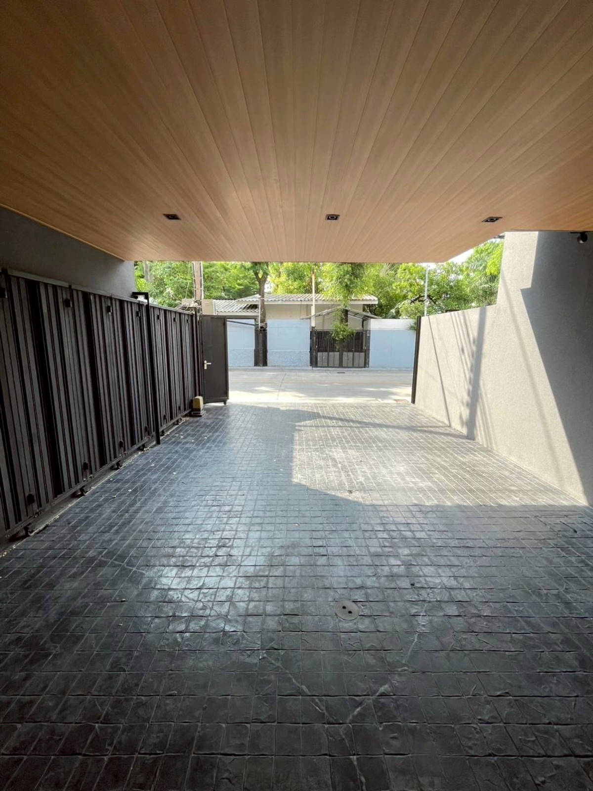 ขายทาวน์โฮมพระราม 9 เพชรบุรีตัดใหม่ RCA : 🏢 ขายทาวน์โฮม / โฮมออฟฟิศ พระราม 9 Signature Urban L (ซิกเนเจอร์ เออร์เบิน แอล) 📍 พระราม 9 ซอย 55 | ใกล้เอกมัย – ทองหล่อ  ✨ Rare Item โฮมออฟฟิศคุณภาพ โครงการขนาดเล็ก เพียง 5 ยูนิตทั้งโครงการ เหมาะทั้งอยู่อาศัยจริง ทำออฟฟิศ สตูดิโอ  087-808-3690(ฟีฟ่า)