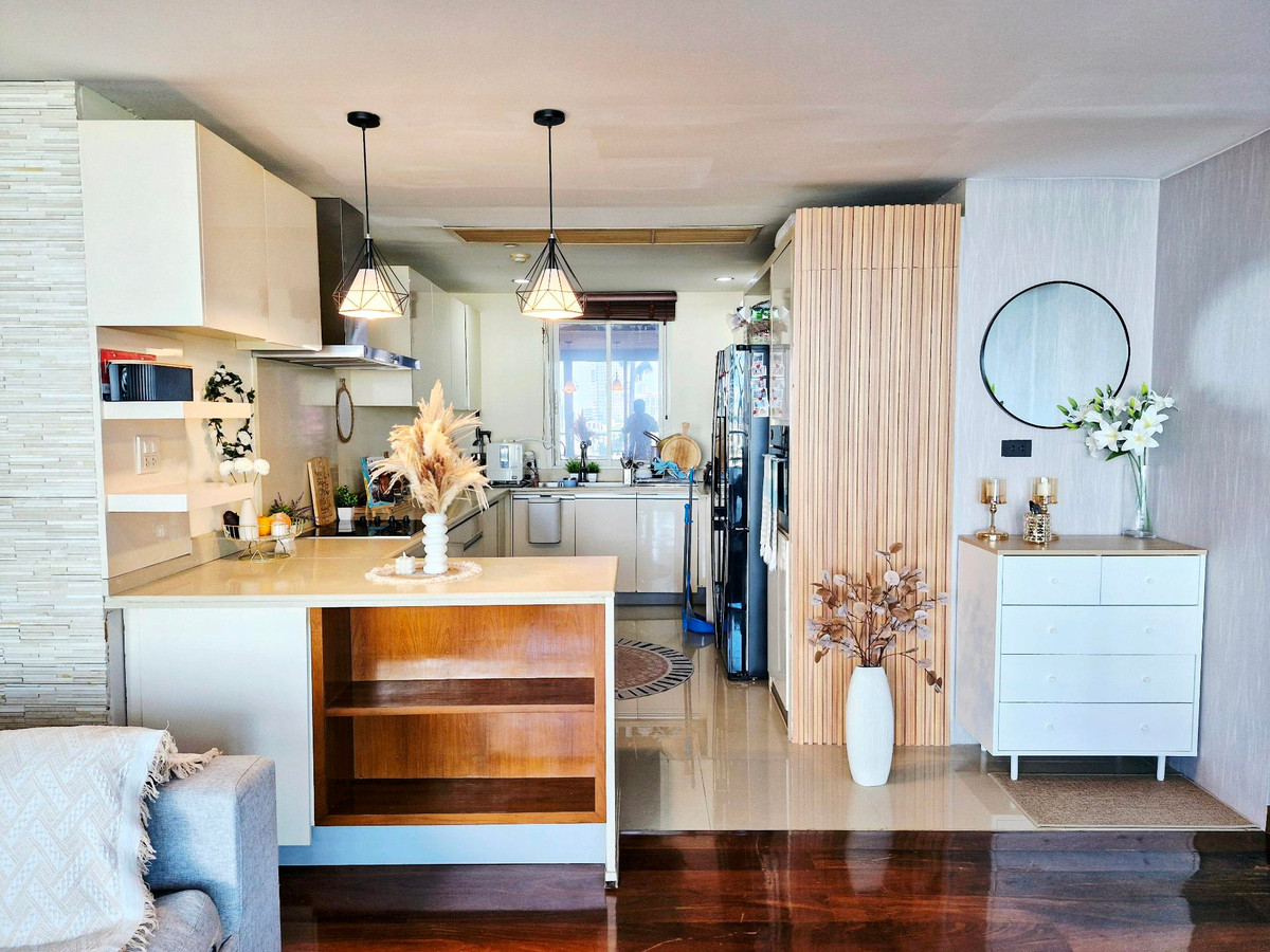 For SaleCondoWongwianyai, Charoennakor : Urgent sale! 📍Watermark Chaophraya River 3BR 145 sq m. Cheapest price in the project 13.5 million baht.🔥 Pets allowed🐶🐱 Near ICONSIAM.