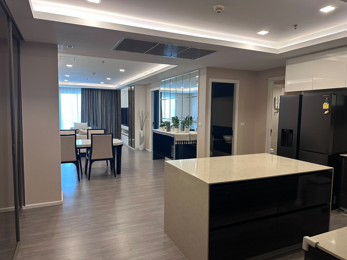 ให้เช่าคอนโดสุขุมวิท อโศก ทองหล่อ : Nusasiri grand  condo - ห้องกว้างชั้นสูง ทำเลใจกลางเมือง ใกล้ BTS เอกมัย 
