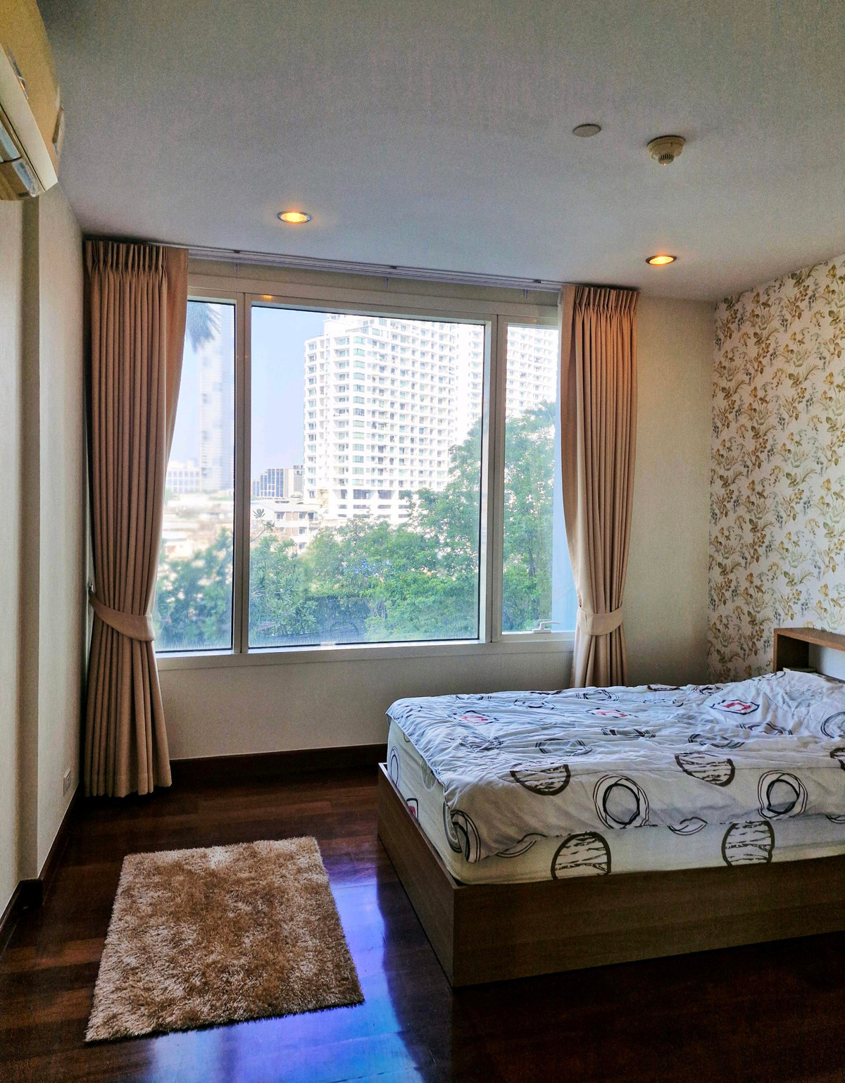 For SaleCondoWongwianyai, Charoennakor : Urgent sale! 📍Watermark Chaophraya River 3BR 145 sq m. Cheapest price in the project 13.5 million baht.🔥 Pets allowed🐶🐱 Near ICONSIAM.