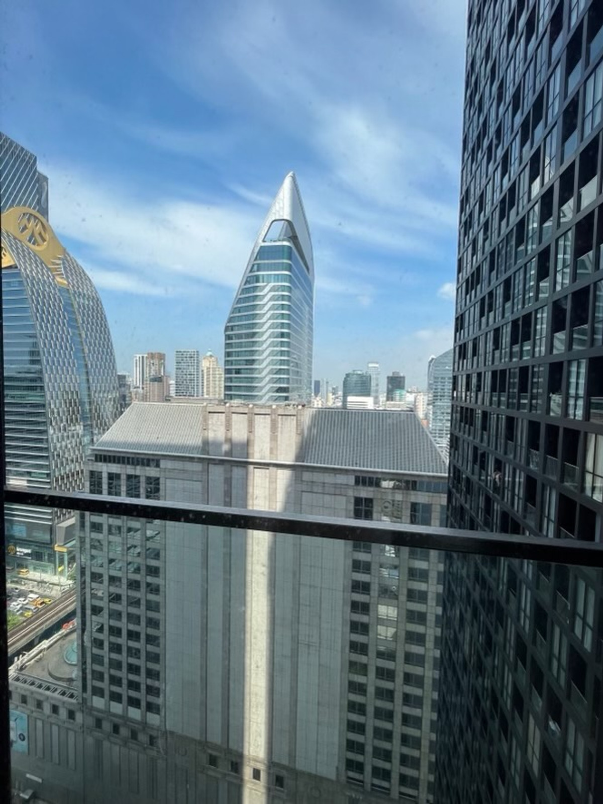 ขายคอนโดวิทยุ ชิดลม หลังสวน : ห้องสวยวิวสูง 1 ห้องนอน ที่ Noble Ploenchit, Contact 062-496-6454