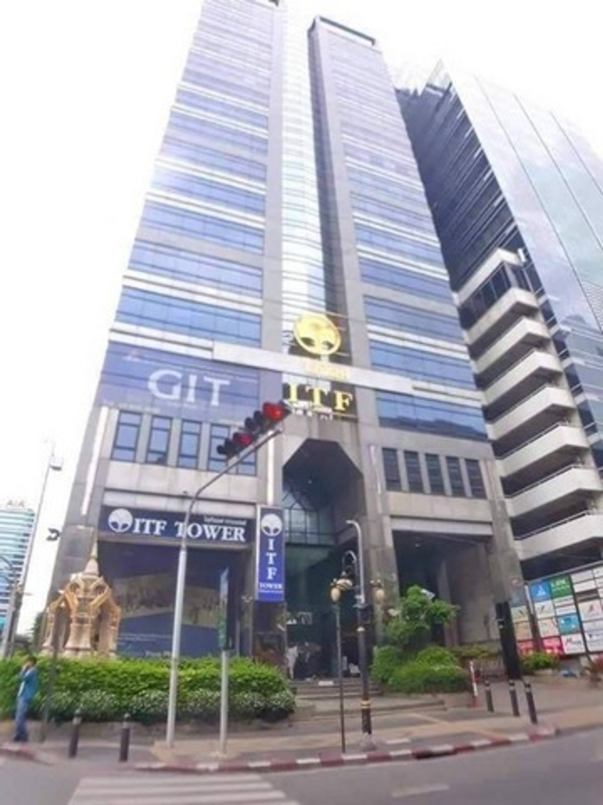 ขายสำนักงานสีลม ศาลาแดง บางรัก : ขายด่วน พื้นที่สำนักงาน ห้องมุม ITF Tower Silom ขนาด 147 ตรม. ใกล้ BTS ช่องนนทรี เพียง 200 เมตร เท่านั้น