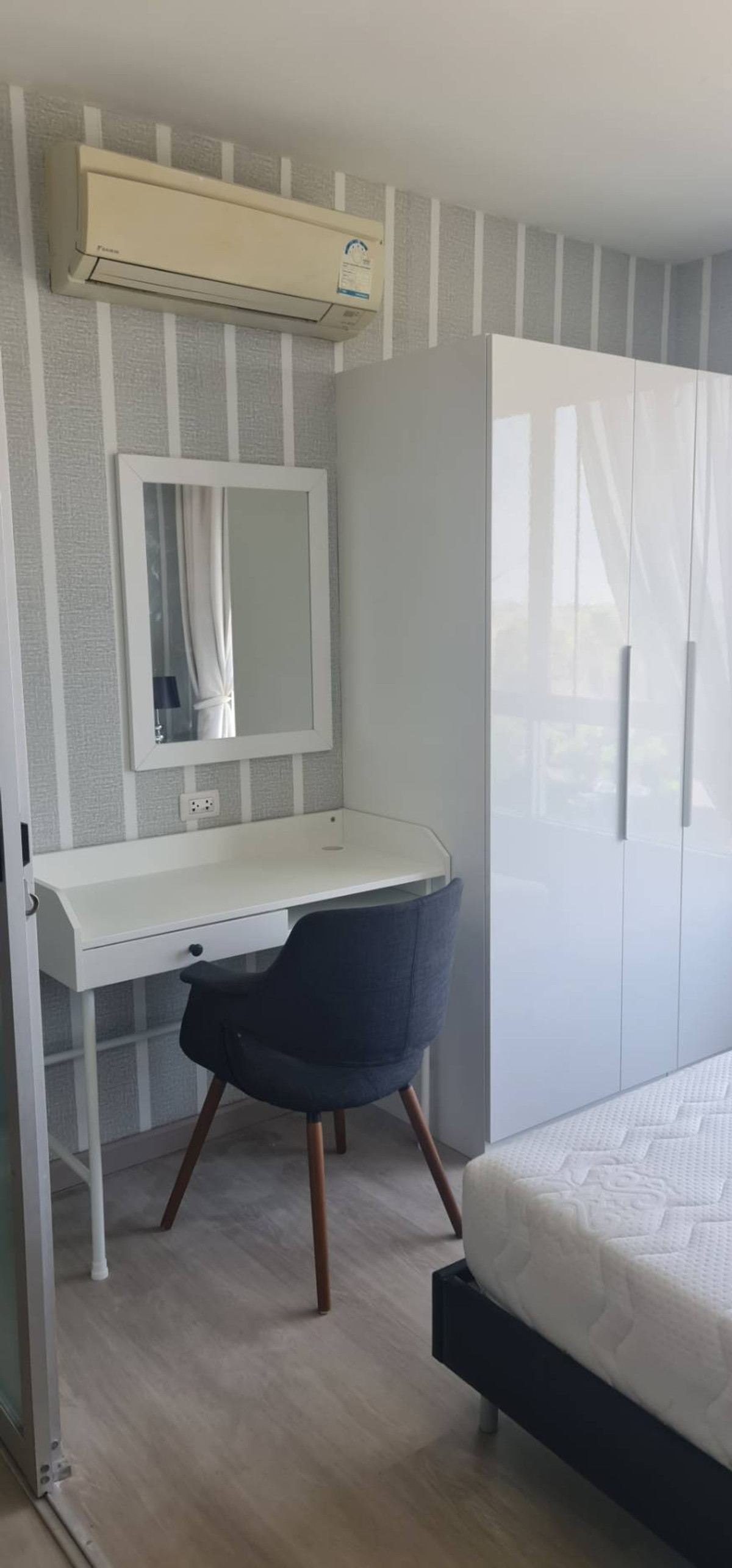 For RentCondoBangna, Bearing, Lasalle : For rent D Condo Campus Resort Bangna ABAC Bangna