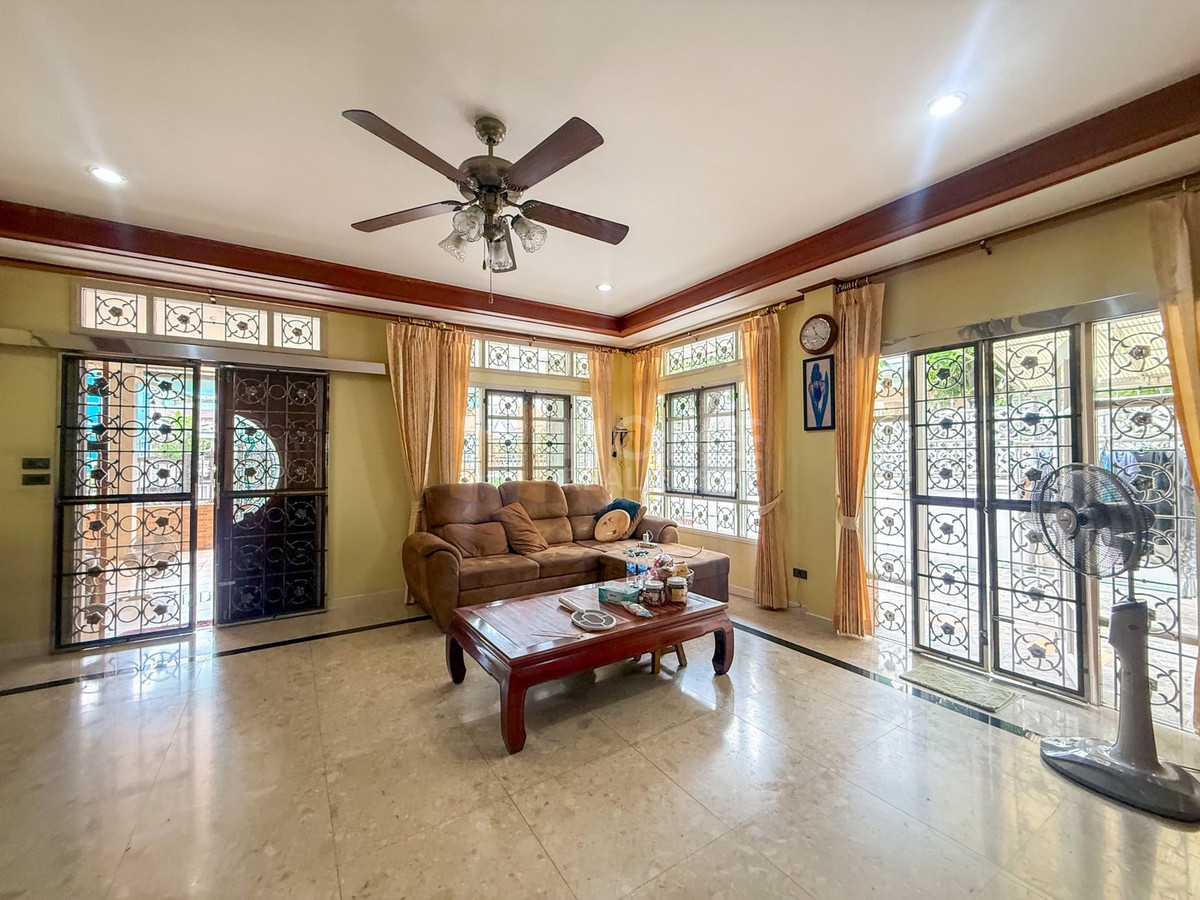 ขายบ้านมีนบุรี-ร่มเกล้า : พาร์คเวย์ ชาเล่ต์ รามคำแหง / 3 ห้องนอน (ขาย), Parkway Chalet / 3 Bedrooms (FOR SALE) AA587