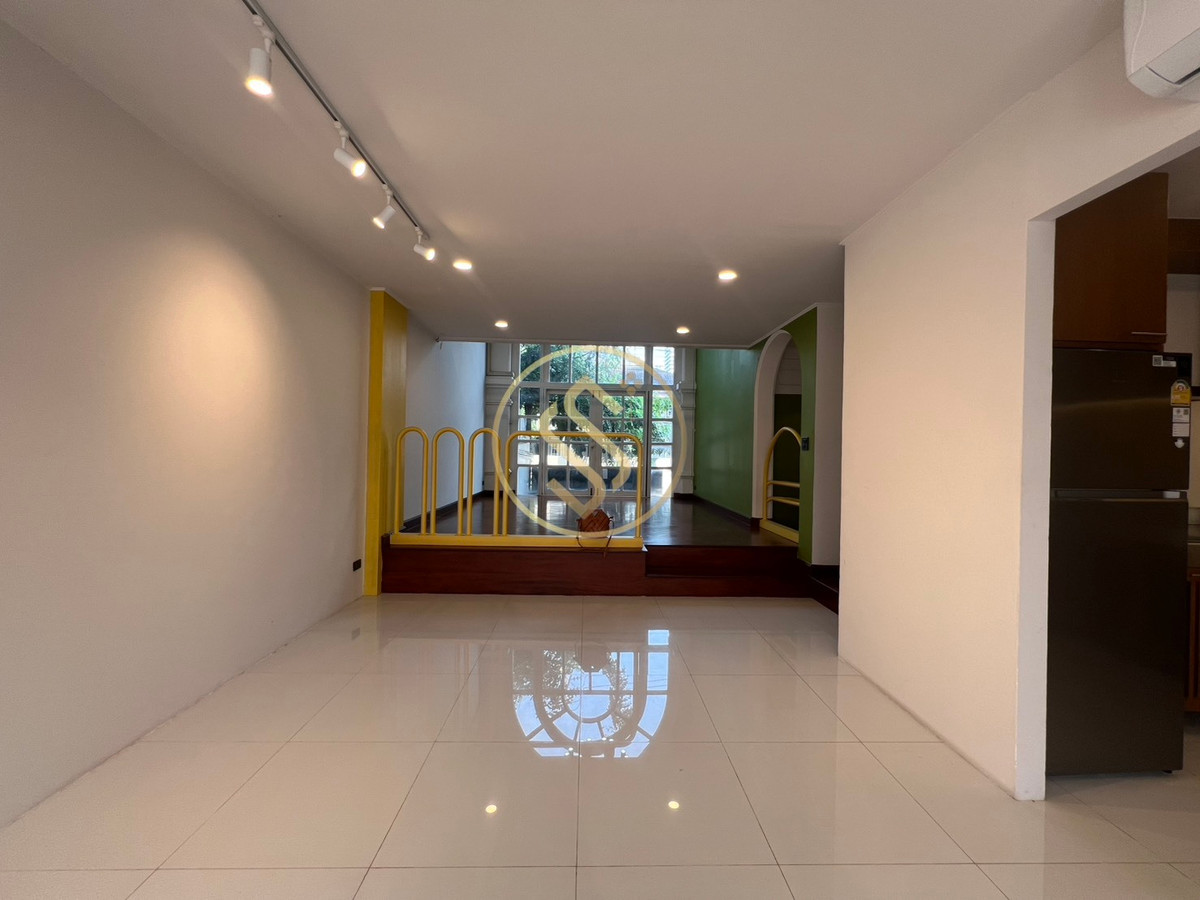 ขายทาวน์โฮมอารีย์ อนุสาวรีย์ : ขายด่วนบ้านทาวน์โฮมสวย 3 ชั้น สภาพดีพร้อมเข้าอยู่ ใจกลางอารีย์ ในซอยอารีย์สัมพันธ์ 1 ใกล้ BTS อารีย์