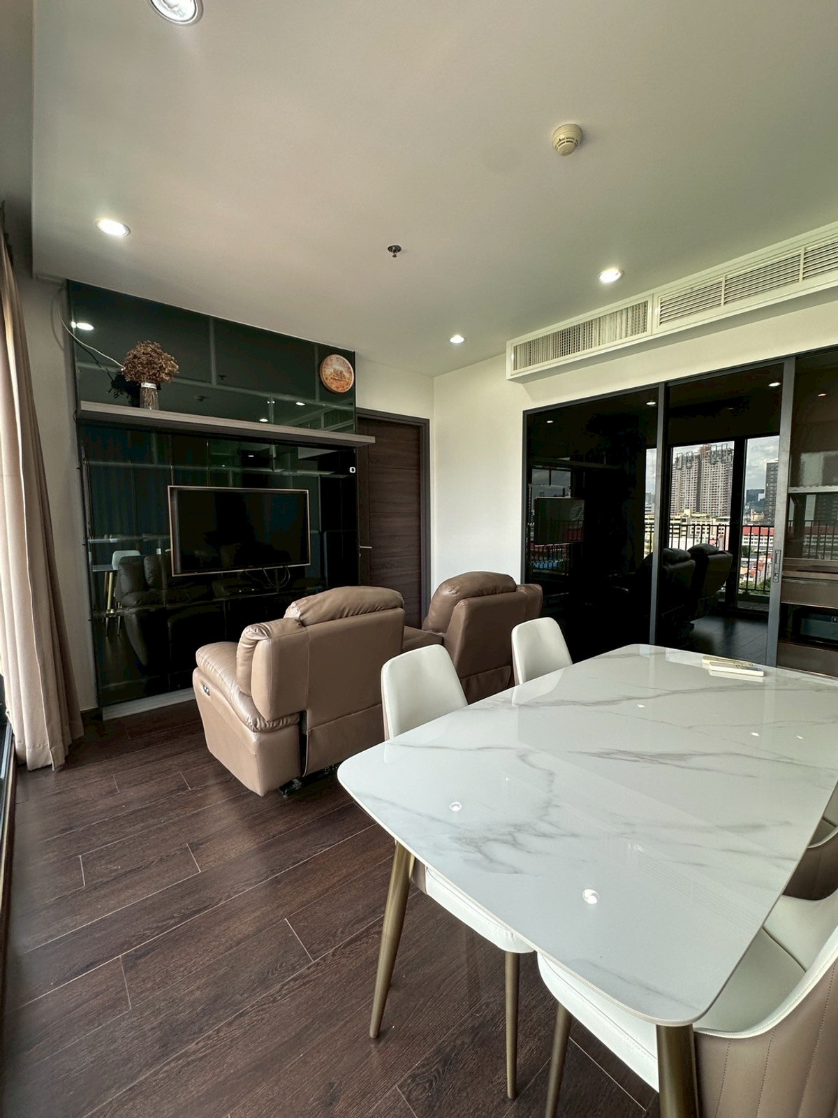 For RentCondoSukhumvit, Asoke, Thonglor : ✨ GT16067 | Condo C EKKAMAI, convenient travel, near BTS, there is a shuttle, beautiful room, fully furnished, ready to move in!!