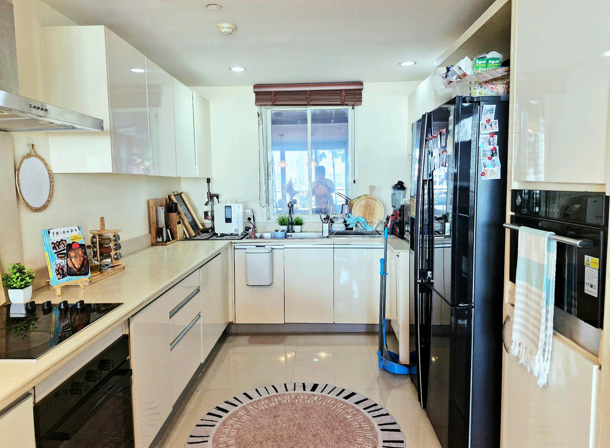 For SaleCondoWongwianyai, Charoennakor : Urgent sale! 📍Watermark Chaophraya River 3BR 145 sq m. Cheapest price in the project 13.5 million baht.🔥 Pets allowed🐶🐱 Near ICONSIAM.