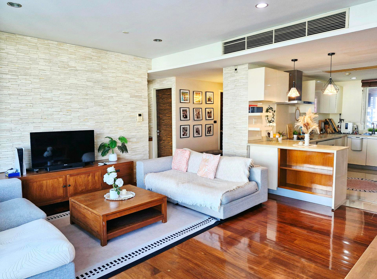 For SaleCondoWongwianyai, Charoennakor : Urgent sale! 📍Watermark Chaophraya River 3BR 145 sq m. Cheapest price in the project 13.5 million baht.🔥 Pets allowed🐶🐱 Near ICONSIAM.