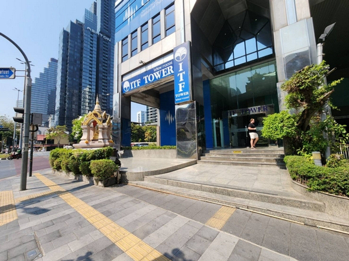 For SaleOfficeSilom, Saladaeng, Bangrak : Urgent sale, office space, corner room, ITF Tower Silom, size 147 sq m., near BTS Chong Nonsi, only 200 meters.