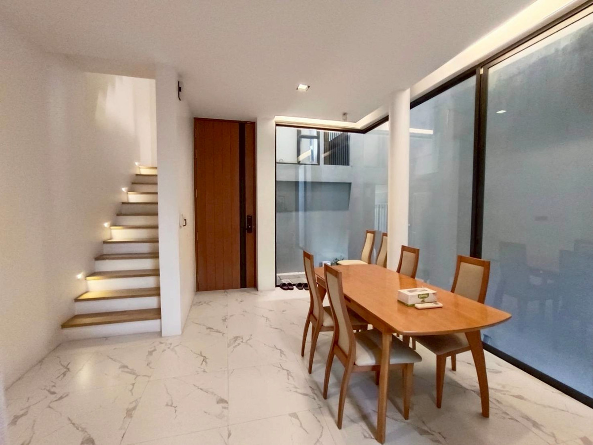 ขายทาวน์โฮมพระราม 9 เพชรบุรีตัดใหม่ RCA : 🏢 ขายทาวน์โฮม / โฮมออฟฟิศ พระราม 9 Signature Urban L (ซิกเนเจอร์ เออร์เบิน แอล) 📍 พระราม 9 ซอย 55 | ใกล้เอกมัย – ทองหล่อ  ✨ Rare Item โฮมออฟฟิศคุณภาพ โครงการขนาดเล็ก เพียง 5 ยูนิตทั้งโครงการ เหมาะทั้งอยู่อาศัยจริง ทำออฟฟิศ สตูดิโอ  087-808-3690(ฟีฟ่า)