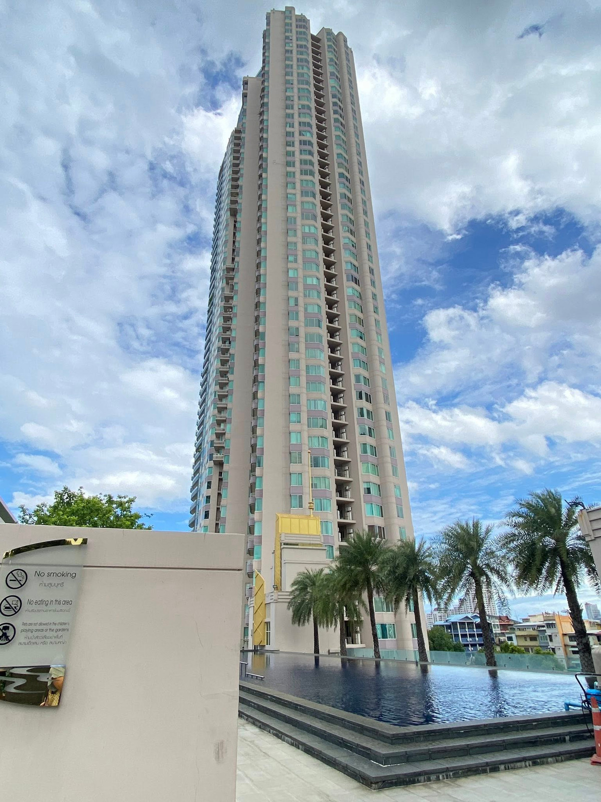 ขายคอนโดวงเวียนใหญ่ เจริญนคร : คอนโด 4 ห้องนอน วิวแม่น่ำ ที่ Watermark Chaophraya River , Contact 062-496-6454