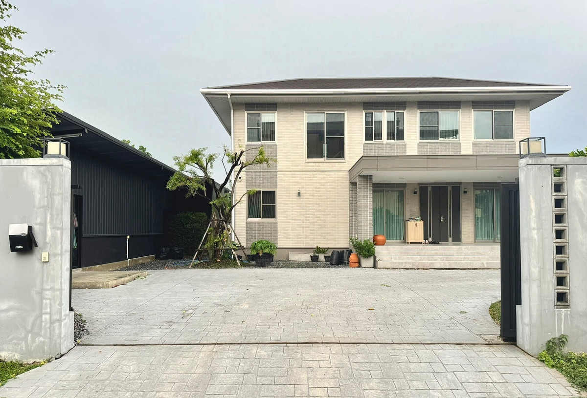 ขายบ้านลาดพร้าว101 แฮปปี้แลนด์ : บ้านเดี่ยว ซอยเคหะร่มเกล้า 74 / 3 ห้องนอน (ขาย), Detached House Soi Keha Romklao 74 / 3 Bedrooms (FOR SALE) BZD107