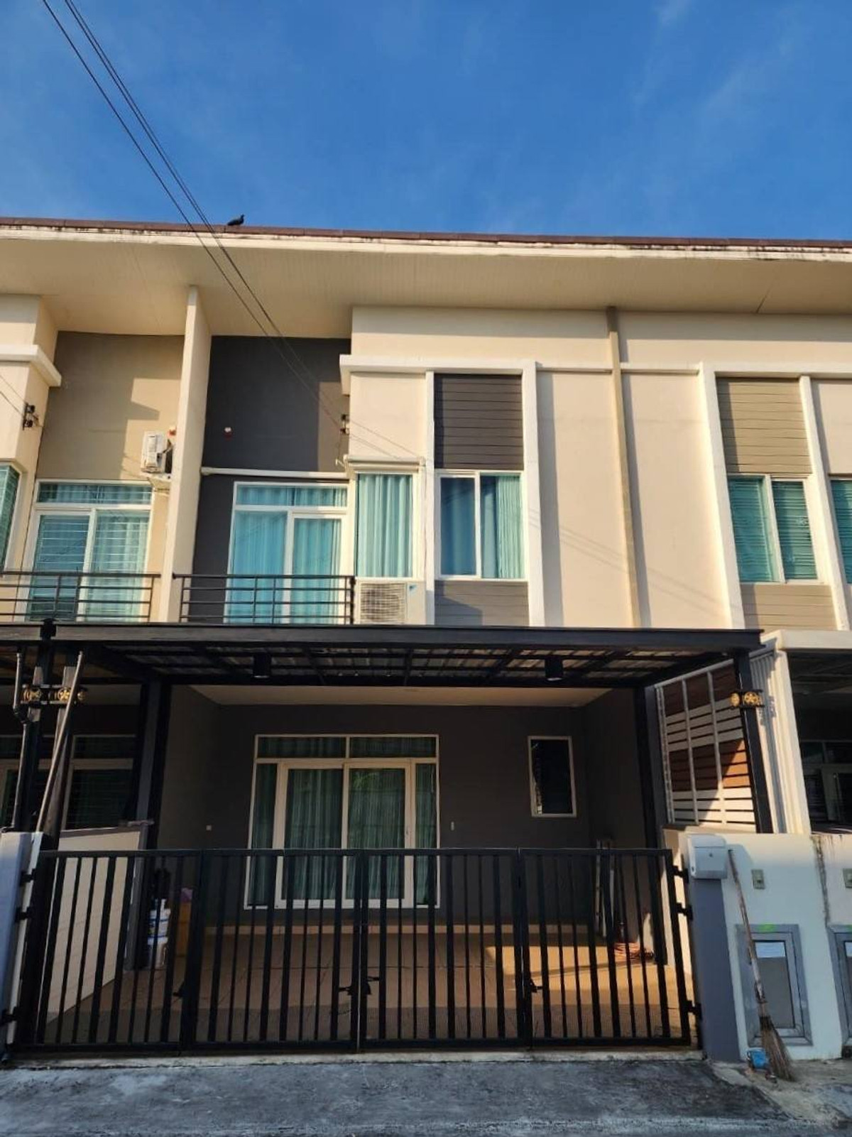 ให้เช่าทาวน์โฮมสมุทรปราการ สำโรง : 🏡 ให้เช่าทาวน์โฮม 2 ชั้น คาซ่าซิตี้ บางนา กม.7 เดือนละ 25000 บาท 🎉 ใกล้ เมกา บางนา 1.9 กม เท่านั้น บ้านว่างพร้อมเข้าอยู่ 7 ก.พ. นี้ ✅✅