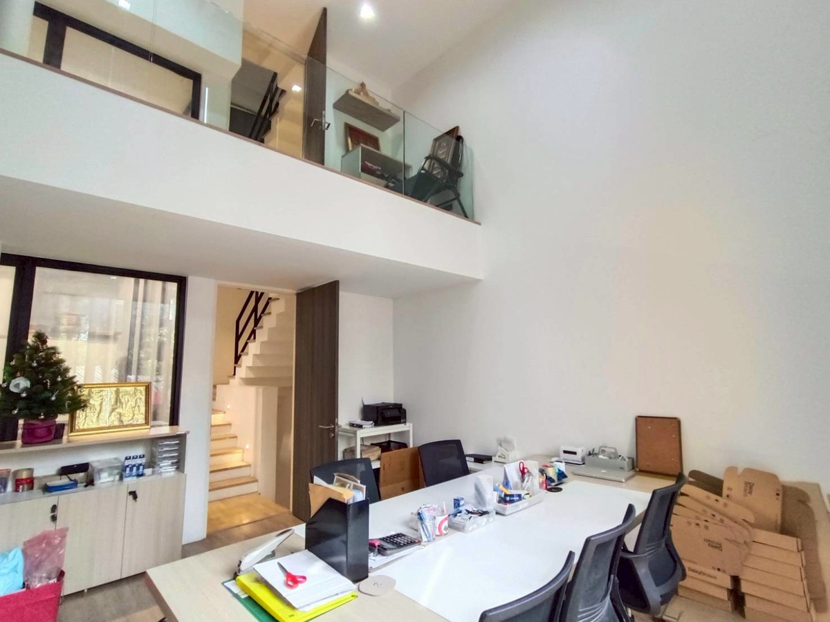 ขายทาวน์โฮมพระราม 9 เพชรบุรีตัดใหม่ RCA : 🏢 ขายทาวน์โฮม / โฮมออฟฟิศ พระราม 9 Signature Urban L (ซิกเนเจอร์ เออร์เบิน แอล) 📍 พระราม 9 ซอย 55 | ใกล้เอกมัย – ทองหล่อ  ✨ Rare Item โฮมออฟฟิศคุณภาพ โครงการขนาดเล็ก เพียง 5 ยูนิตทั้งโครงการ เหมาะทั้งอยู่อาศัยจริง ทำออฟฟิศ สตูดิโอ  087-808-3690(ฟีฟ่า)