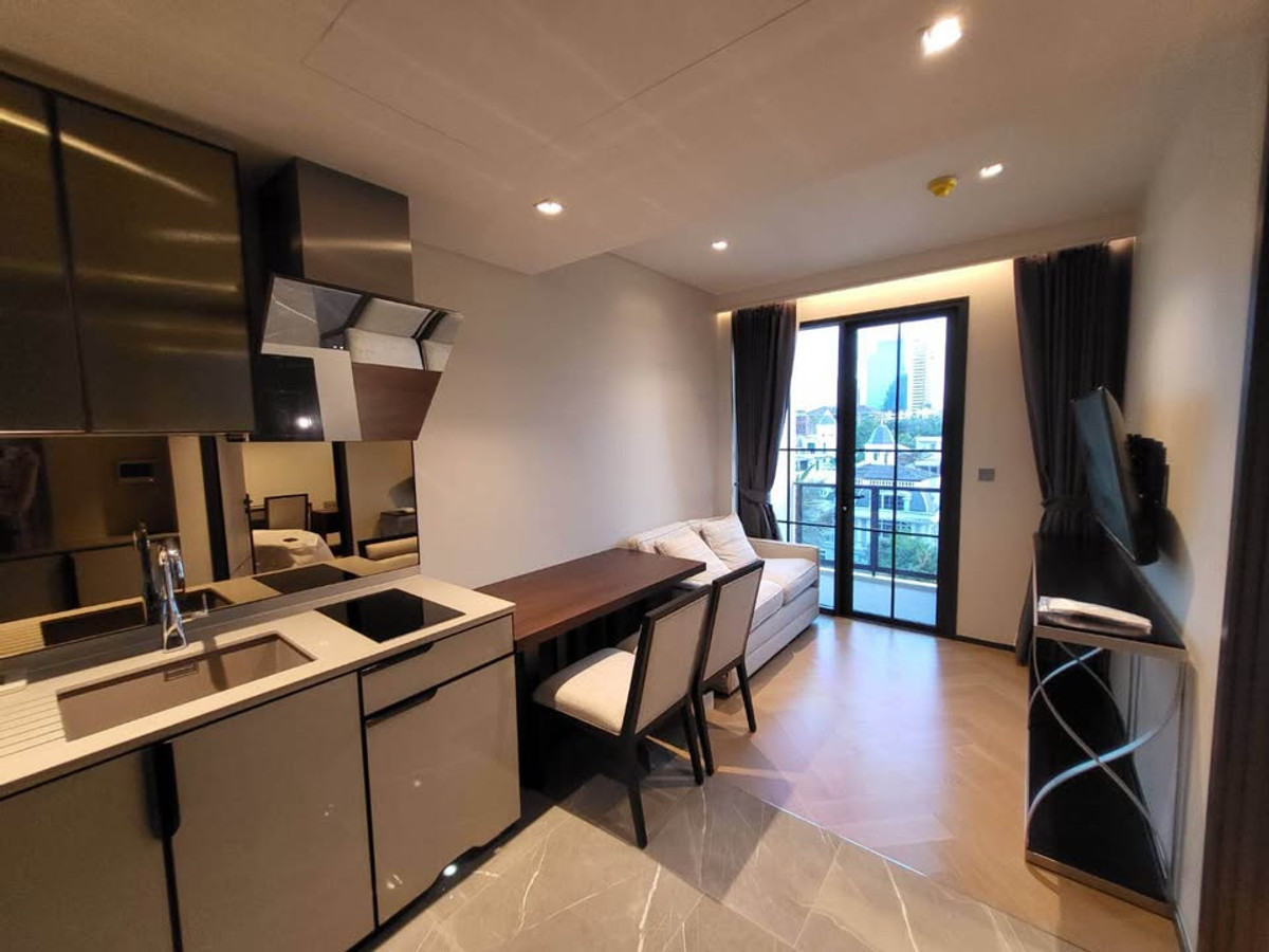For RentCondoSukhumvit, Asoke, Thonglor : Condo The Reserve Sukhumvit 61, convenient travel, near BTS, there is a shuttle, beautiful room, fully furnished, ready to move in!!