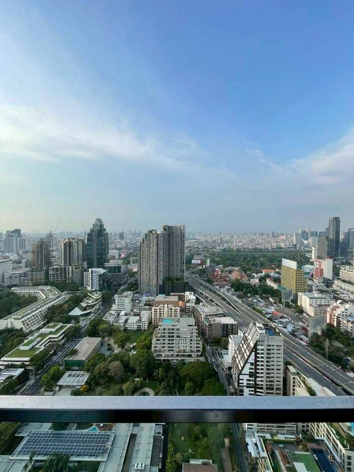 For RentCondoWitthayu, Chidlom, Langsuan, Ploenchit : Noble Ploenchit Condo, convenient travel, next to the BTS Skytrain, has a shuttle, beautiful room, fully furnished. Ready to move in!!