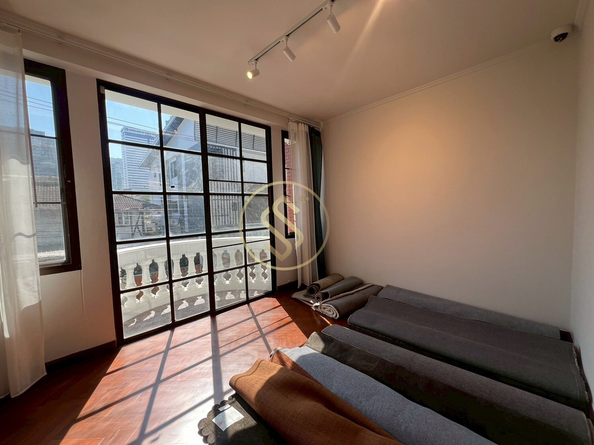 ขายทาวน์โฮมอารีย์ อนุสาวรีย์ : ขายด่วนบ้านทาวน์โฮมสวย 3 ชั้น สภาพดีพร้อมเข้าอยู่ ใจกลางอารีย์ ในซอยอารีย์สัมพันธ์ 1 ใกล้ BTS อารีย์