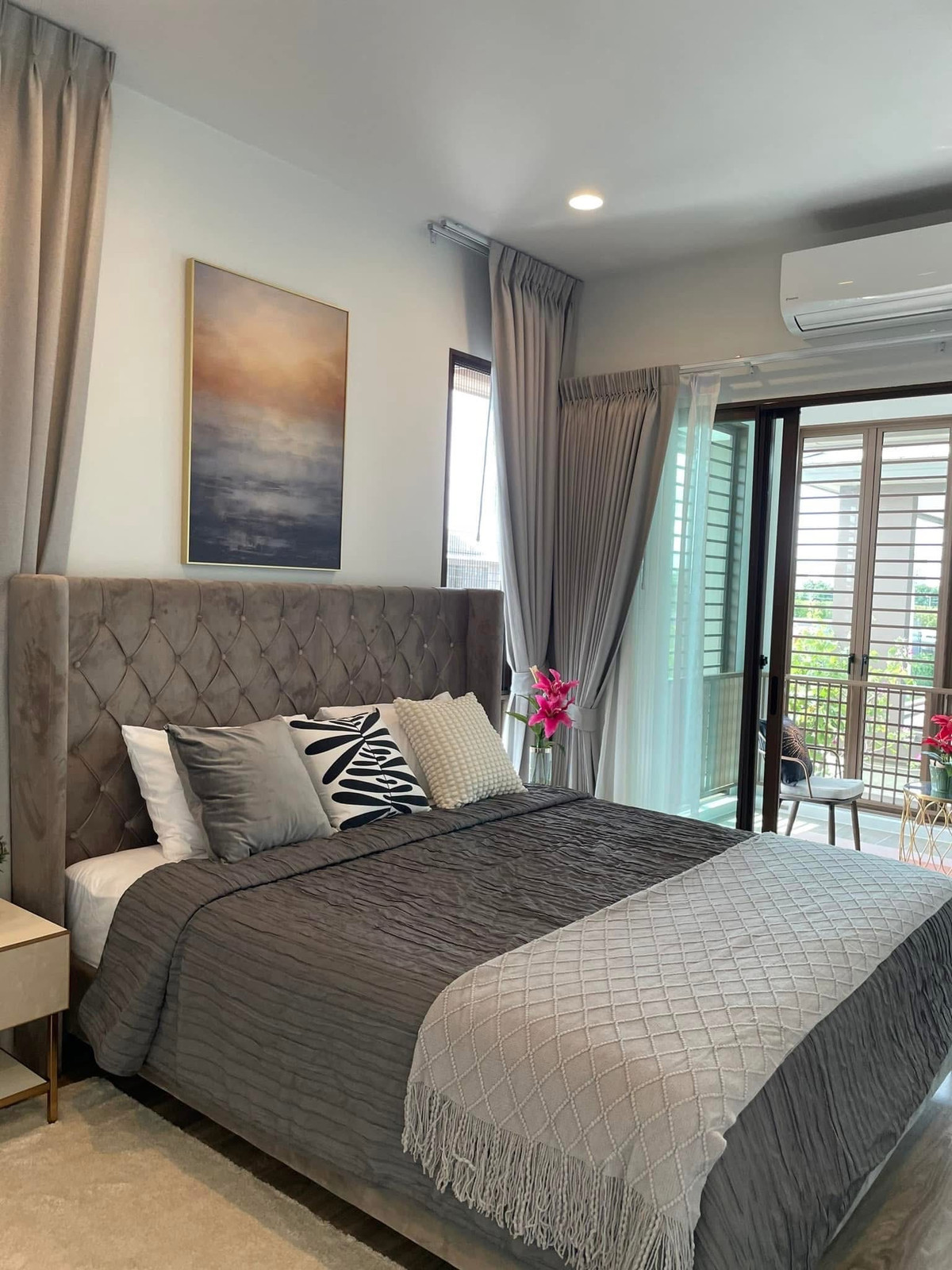 ให้เช่าบ้านพัฒนาการ ศรีนครินทร์ : ให้เช่า บุราสิริ กรุงเทพกรีฑา Fully furnished 4 ห้องนอน ใกล้ brighton school 