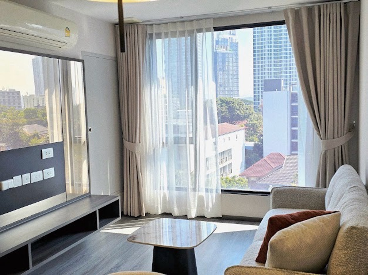 ให้เช่าคอนโดสุขุมวิท อโศก ทองหล่อ : เช่า ideo mobi สุขุมวิท40 
2นอน 2น้ำ 52 ตรม.เตียง 6ฟุต เครื่องใช้ไฟฟ้าครบ พร้อมอยู่ ห้องมุมชั้น 8