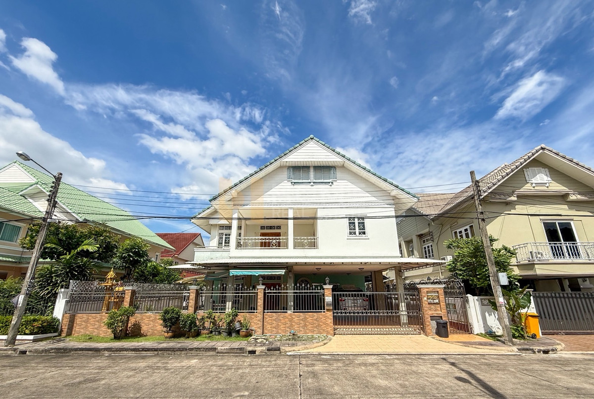 ขายบ้านมีนบุรี-ร่มเกล้า : พาร์คเวย์ ชาเล่ต์ รามคำแหง / 3 ห้องนอน (ขาย), Parkway Chalet / 3 Bedrooms (FOR SALE) AA587