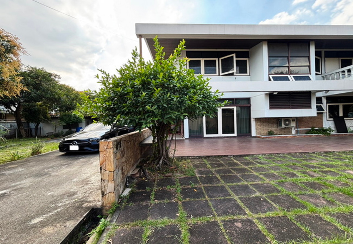 For SaleHouseBang kae, Phetkasem : Single house for sale, Soi Phetkasem 26, Phetkasem Road, Phasi Charoen, Bangkok, area 211 sq m, 2 floors, 3 bedrooms, 3 bathrooms, price negotiable.