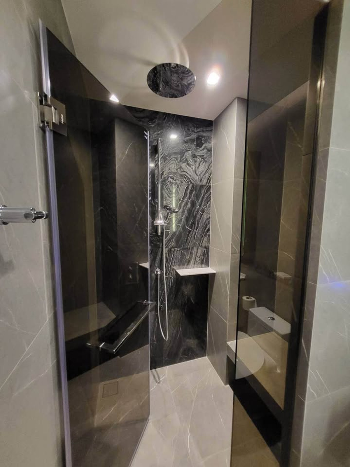 For RentCondoSukhumvit, Asoke, Thonglor : Condo The Reserve Sukhumvit 61, convenient travel, near BTS, there is a shuttle, beautiful room, fully furnished, ready to move in!!