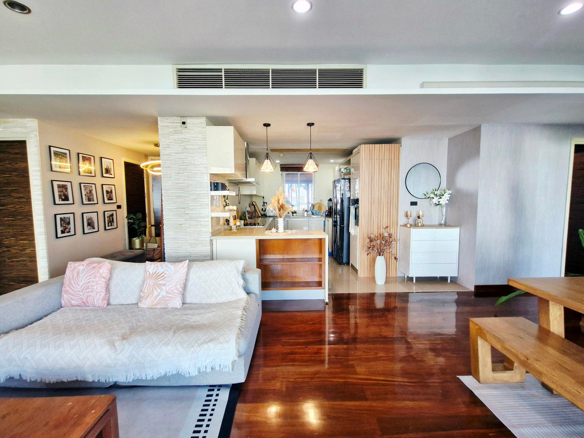 For SaleCondoWongwianyai, Charoennakor : Urgent sale! 📍Watermark Chaophraya River 3BR 145 sq m. Cheapest price in the project 13.5 million baht.🔥 Pets allowed🐶🐱 Near ICONSIAM.