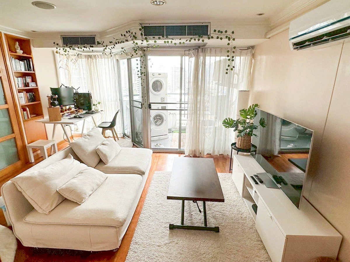 For RentCondoSukhumvit, Asoke, Thonglor : Waterford diamond condo, convenient travel, near BTS, there is a shuttle, beautiful room, fully furnished, ready to move in.