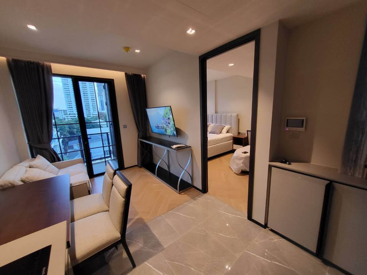 For RentCondoSukhumvit, Asoke, Thonglor : Condo The Reserve Sukhumvit 61, convenient travel, near BTS, there is a shuttle, beautiful room, fully furnished, ready to move in!!