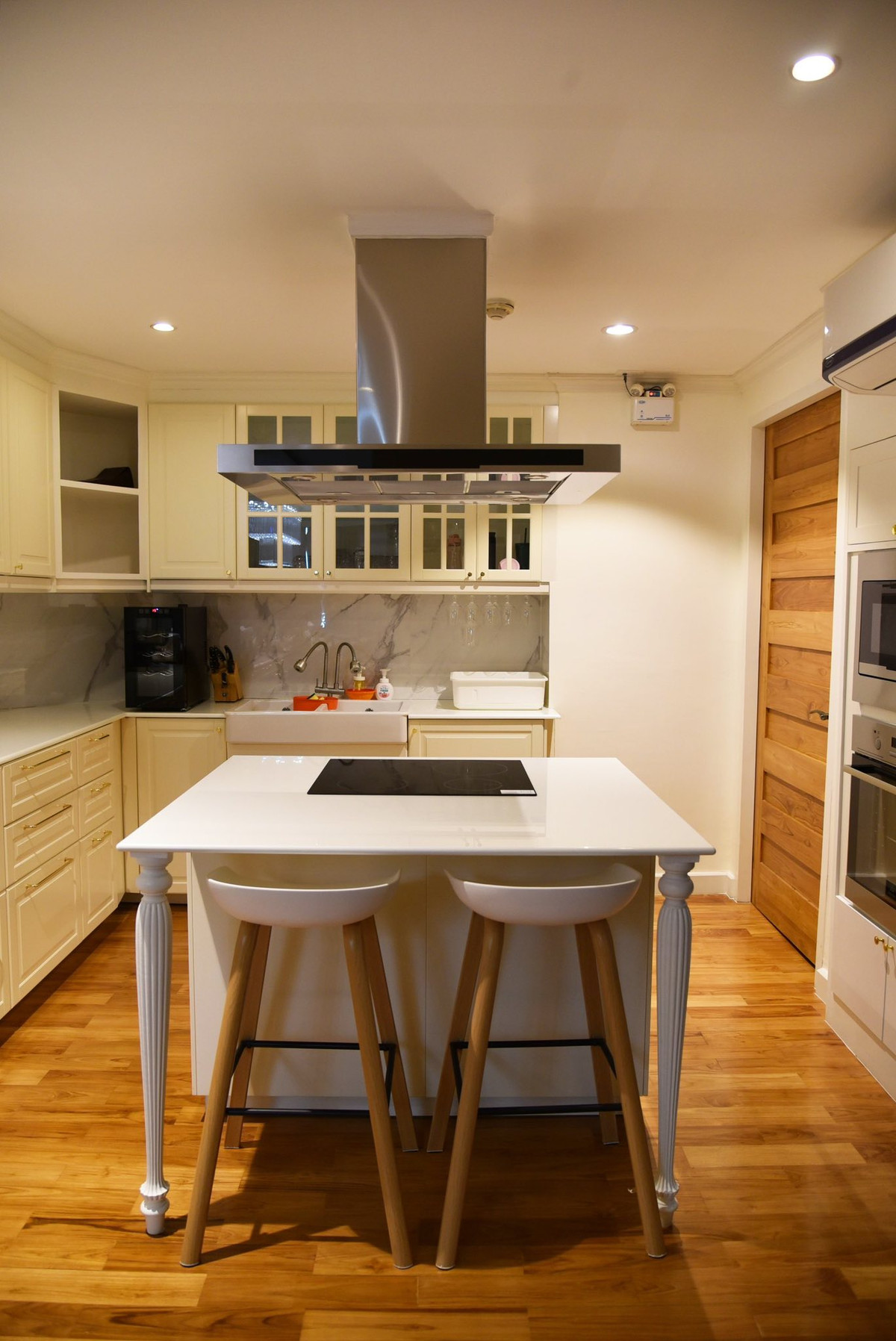 ขายคอนโดวงเวียนใหญ่ เจริญนคร : คอนโด 4 ห้องนอน วิวแม่น่ำ ที่ Watermark Chaophraya River , Contact 062-496-6454