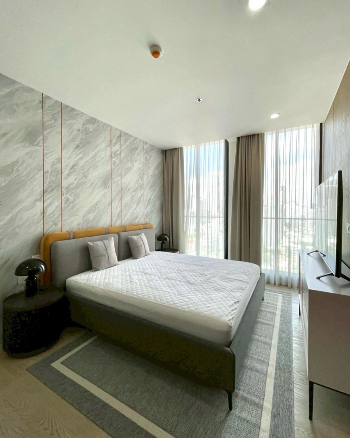 For RentCondoWitthayu, Chidlom, Langsuan, Ploenchit : 🔹Noble Ploenchit🔹(0 meters from BTS Ploenchit) • 2 bedrooms, 2 bathrooms • 117 sq m. • High Floor 